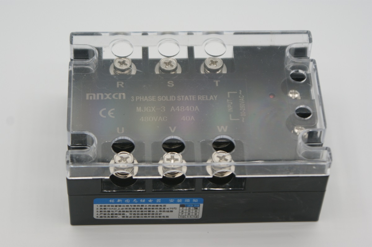MJGX-3 A4840A                  Relé de estado sólido trifásico, 40A, Input 80-250VAC, salida 90-480VAC, con indicador Led